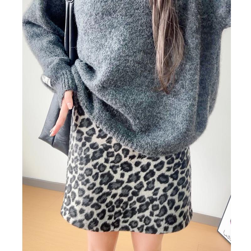 

Coffee-Colored Wool Leopard Print High-Waisted Bodycon Skirt for Petite Women - Stylish Winter A-Line Half Skirt Extra Large серый