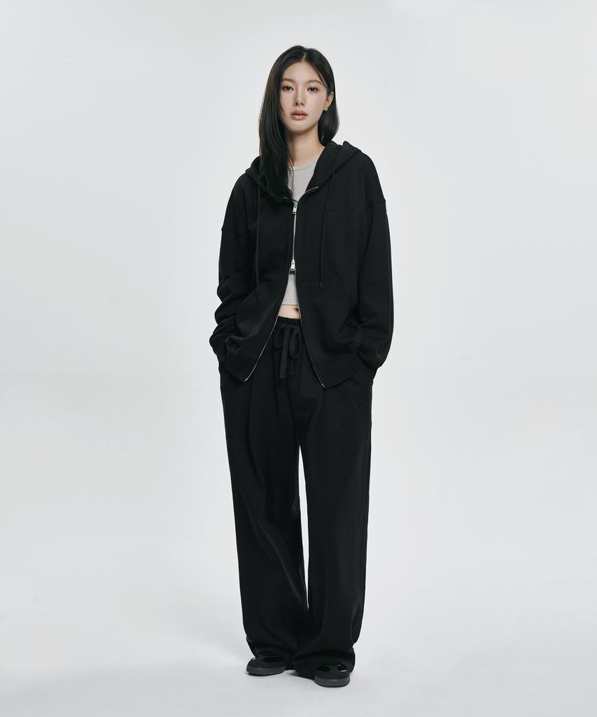 Atejeu Essential One-Pleat Wide Sweatpants [Black]