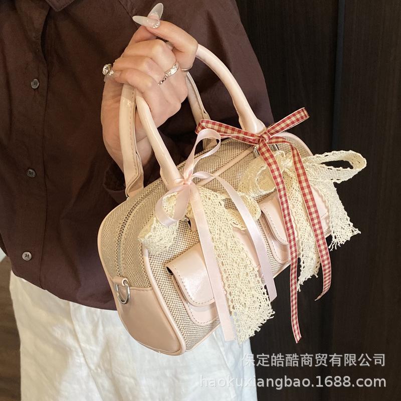 Niche design bag women's 2025 new summer versatile messenger bag foreign style casual portable commuter pillow bag