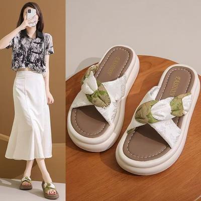 New Chinese Platform Slippers Women Wear Summer 2025 New Fairy Style with Skirt Beach Fashion One-word Drag