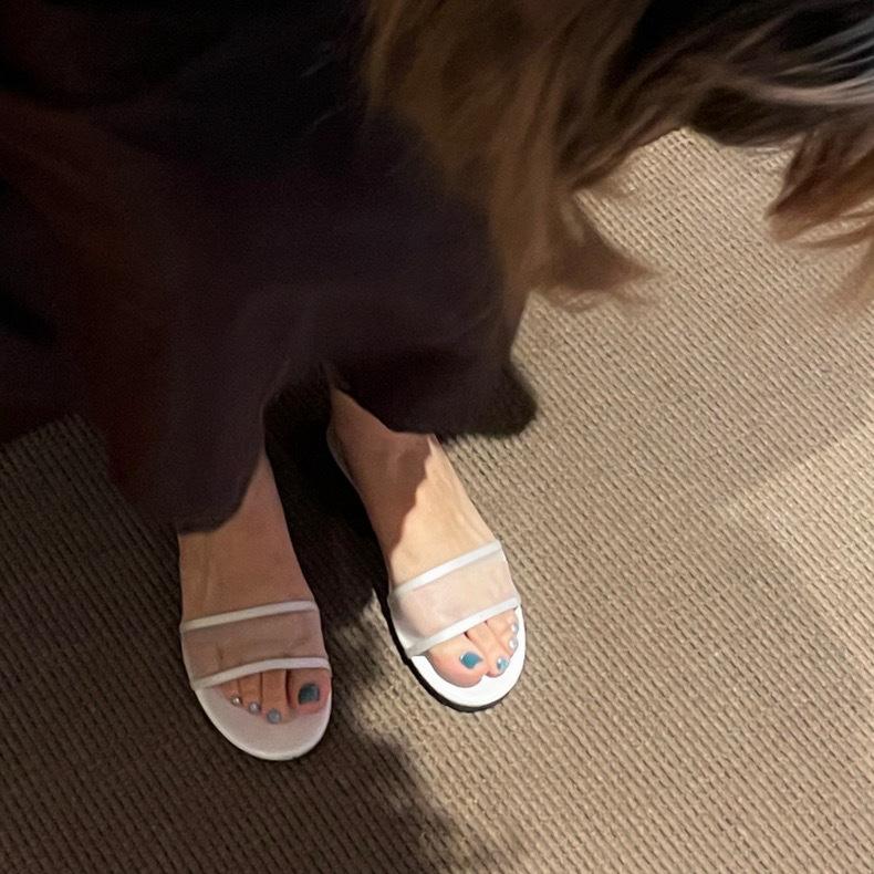 

Leather one-word mesh mesh flat-bottomed slippers women s summer new open-toed round head two wear fashionable versatile sandals 40 белый