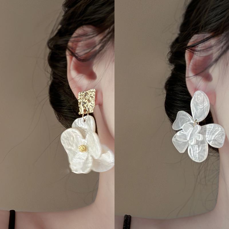 Silver Needle White Heart Tassel Earrings: Luxurious, Versatile, and Stylish Stud Earrings for Women.