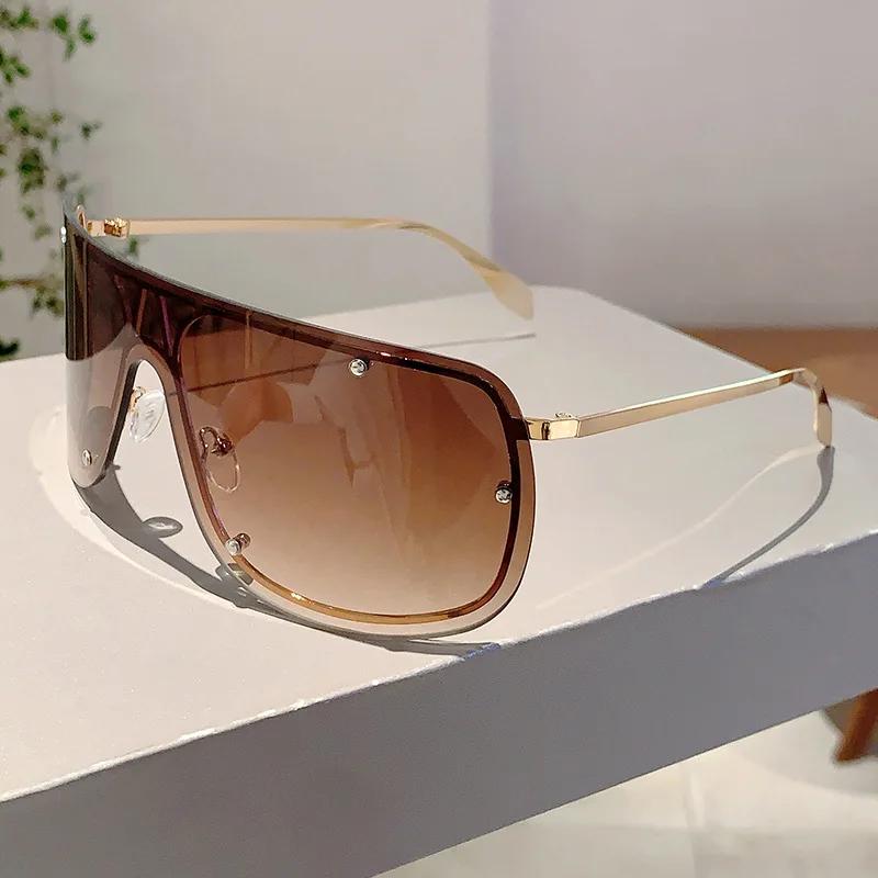 Oversized Vintage Sunglasses Women For Men Luxury Brand Designer Sun Glasses Popular Outdoor Goggle Punk Rivet Big Frame Eyewear