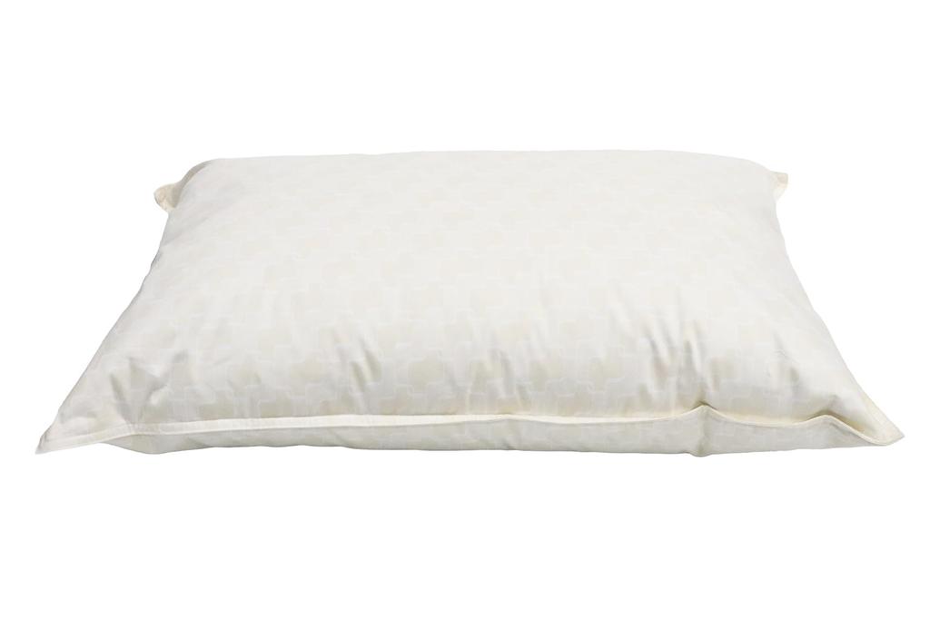 Romance Kosugi Feather Pillow, Made In Japan with High-Quality Silver Down. Filling: 90% Down, 10% Feather (Silver Down). Filling Weight: 0.45 Kg.