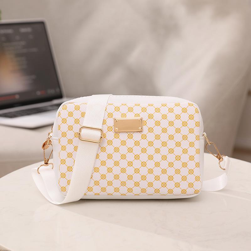 Simple small bag, new fashion women's bag, shoulder messenger bag, trendy polka dot printed small square bag.
