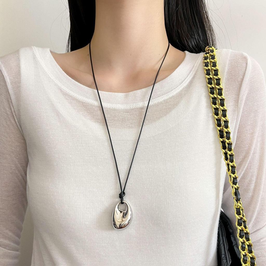 Asian Blogger-Inspired Saddle Bag Necklace: Luxury Women's Niche Sweater Chain Accessories