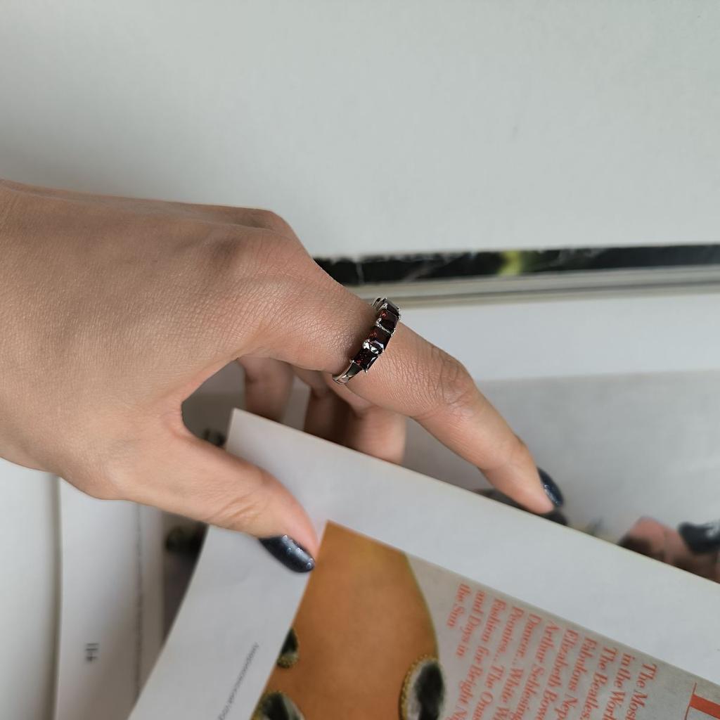 Серебряное кольцо с натуральным гранатом 2.617ct, вес изделия 3,19 гр (2181354)