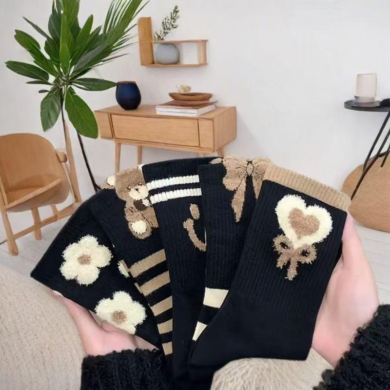 5 Pairs of Female Autumn and Winter New Style All Match Smiling Face In Tube Socks