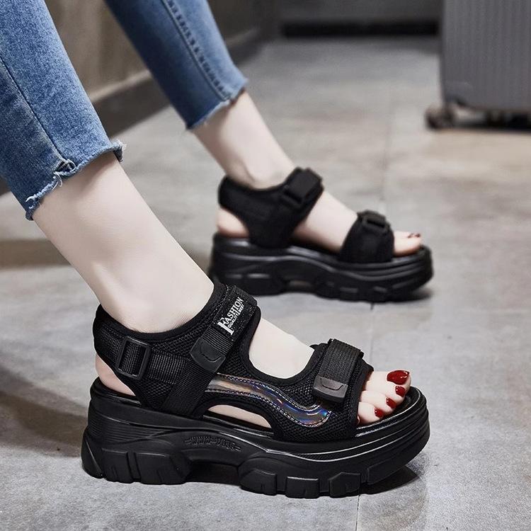 

2025 New Luxury Women s Sandals Summer Versatile Flat Bottom Thick Bottom Cool Slippers Fashion Outerwear Casual Women s Shoes 40 чёрный