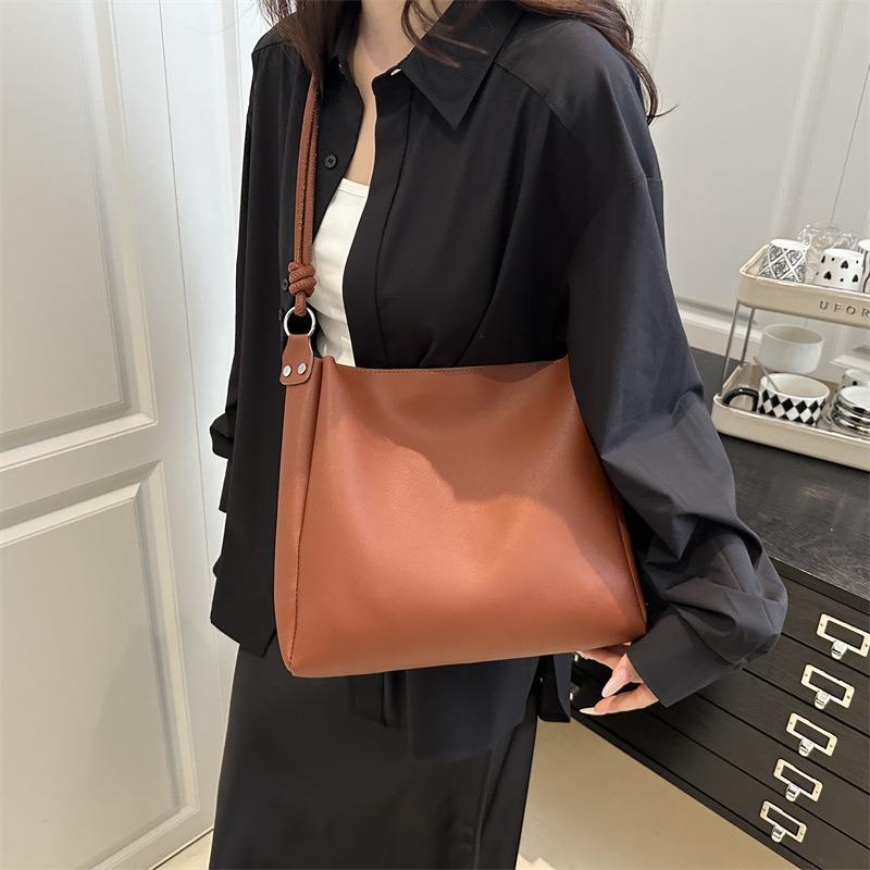 Solid Color Retro Fashion Simple High Texture Shoulder Armpit Bag Tote Bag Two-piece Set Commuter Versatile Messenger Bag