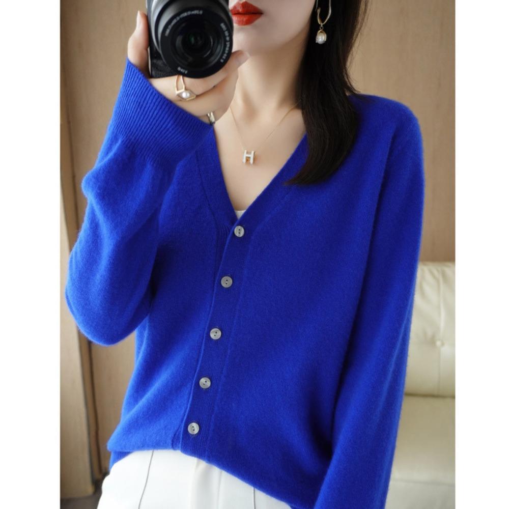 A New Style of V-neck, Thin Cardigan and Short Knitted Women's Coat with A Spring and Autumn Knitted Sweater As The Base