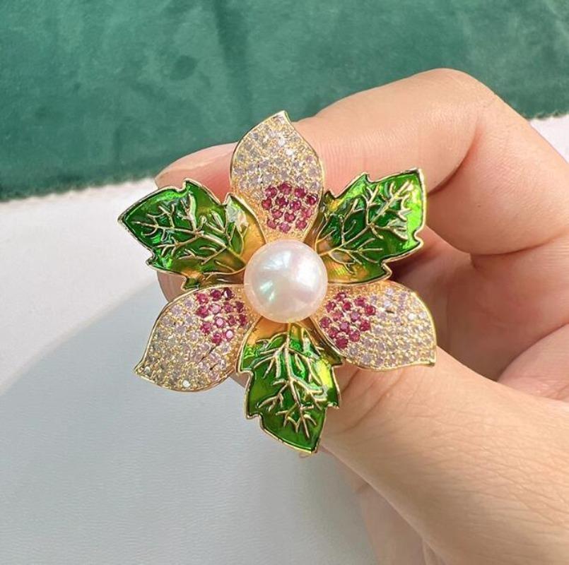 Elegant Colorful Bauhinia Flower Brooches for Women Luxury Pearl Rhinestone Enamel Green Leaves Corsage Accessories Wedding Pin