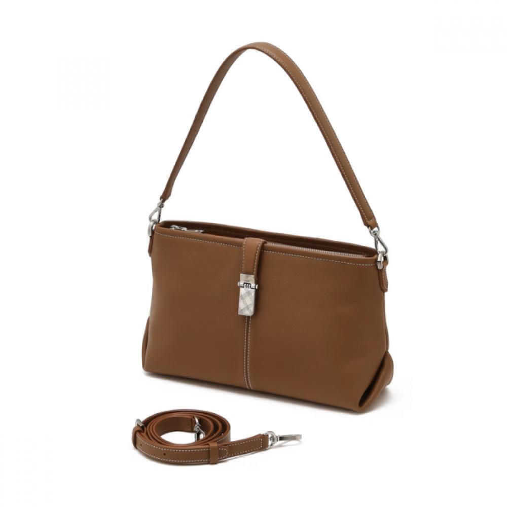 Daks Cla Black Cowhide Shoulder Bag With Buckle Dcba6f174w2