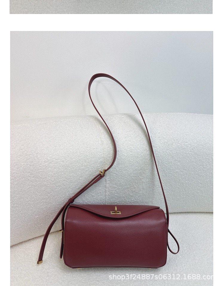 2026 New High-quality Leather Lock-up Boston Pillow Bag Large-capacity Simple Commuting One-shoulder Cross-section Female