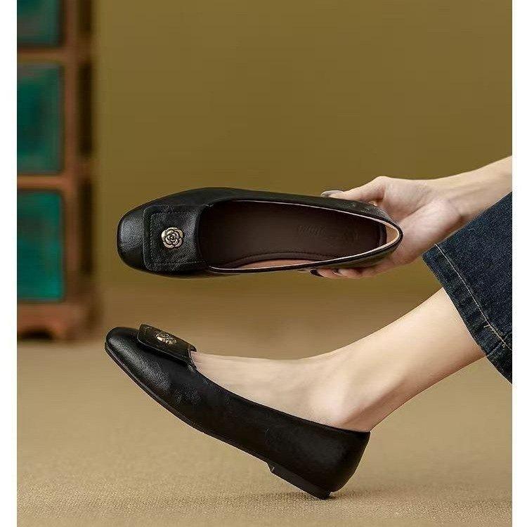 Soft leather French niche single shoes retro new flat bottom shallow mouth round head camellia autumn Mary Jane