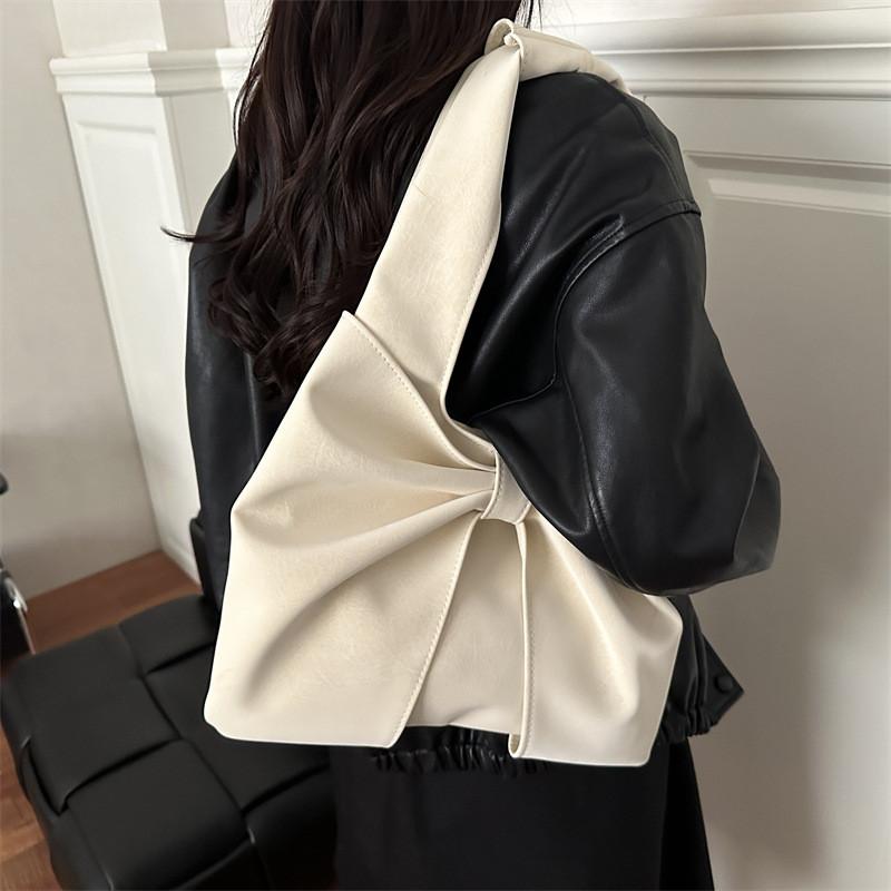 Street Style Tote Bag With Magnetic Closure For Casual Daily Use