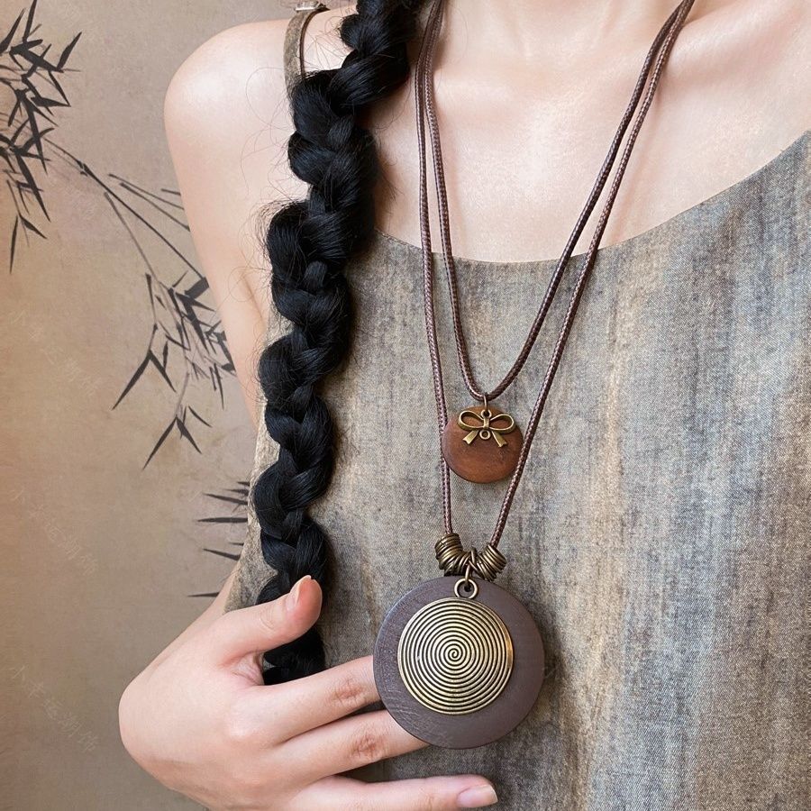 Bohemian flower pendant necklace niche retro versatile collarbone chain fashion temperament high-end jewelry