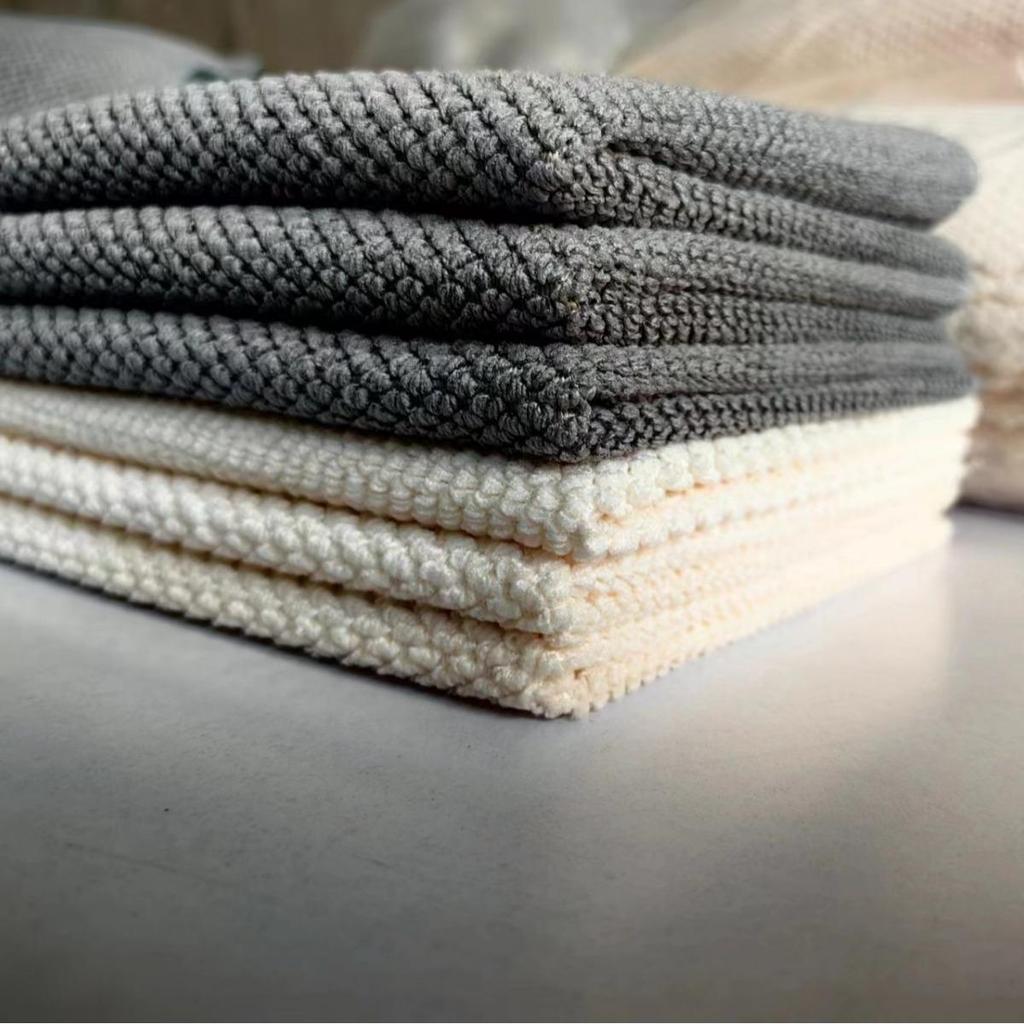 Corn Fiber Microfiber Scouring Pad and Cleaning Cloth - Absorbent Kitchen Dishcloth for Decontaminating and Washing.