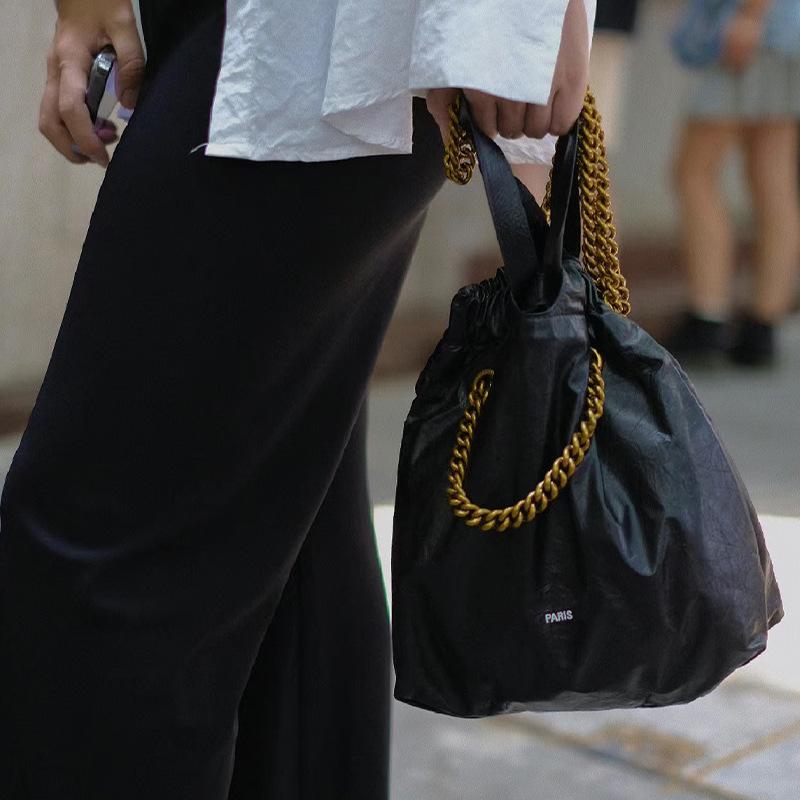 

Мешок для мусора с улучшенной текстурой и верхним слоем из коровьей кожи, складки, ленивые и повседневные, с цепочкой, на одно плечо, ручная поддержка, очень большая сумка 24x10x32cm чёрный