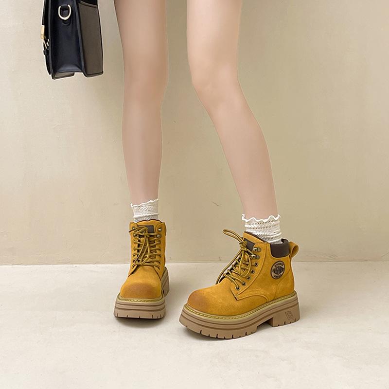 Fashion thick-bottomed mountaineering rhubarb boots for women's 2025 autumn and winter new comfortable and versatile locomotive Martin boots fashion