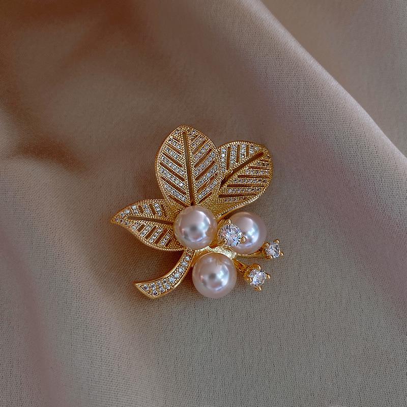 Camellia Brooch Fashion Luxury Rhinestone Imitation Pearl Pin For Women Fashion Clothes Corsage Zircon Accessories Wholesale