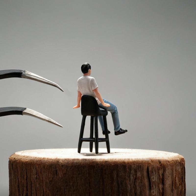 1/64 Scale Miniature Resin Sitting People Figurine Handcrafted With Detailed Painting For Home Decors And Model Displays