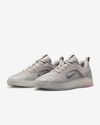 FQ1273-001 SB Nyjah 4 College Grey (Mannen)