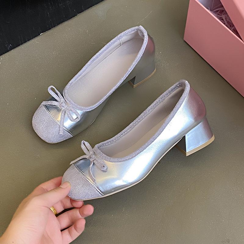 

Сяосянфэн квадратный носок неглубокий вырез туфли-лодочки женские 2024 осень новая толстый каблук увеличение роста бант высококлассные кожаные туфли для работы 35 серебряный