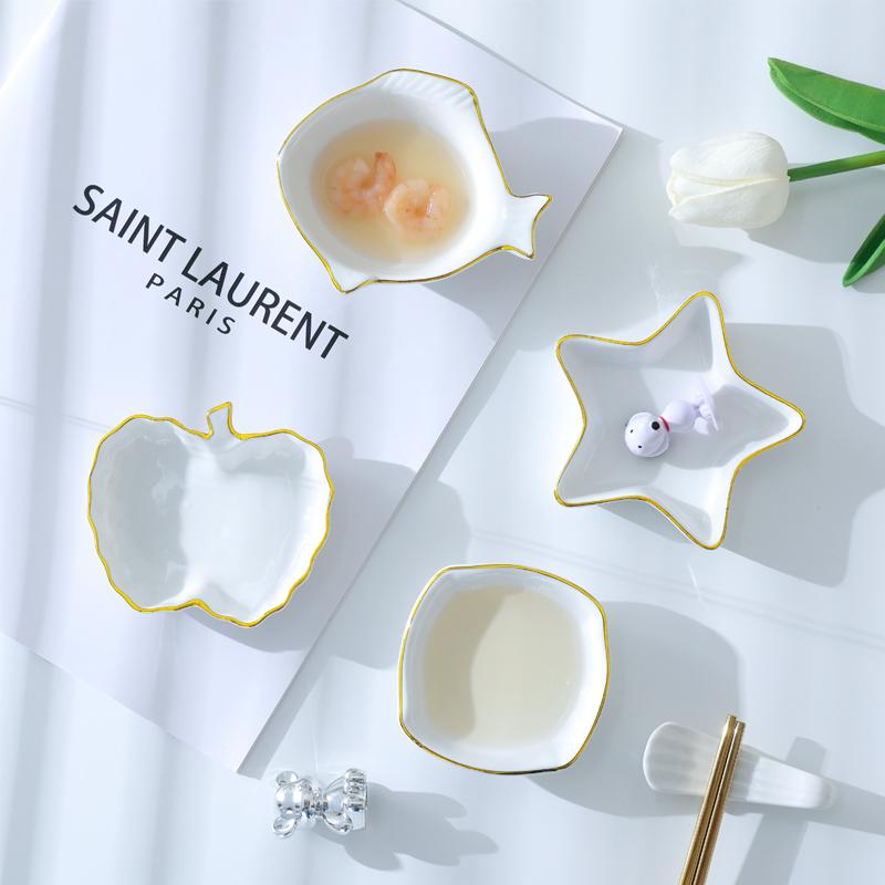 Europejski zestaw ceramicznych naczyń na przyprawy i sosy ze złotym rantem