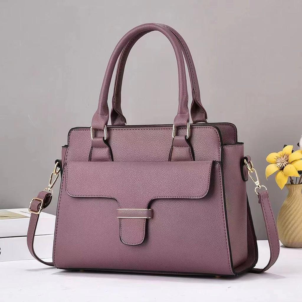 Vintage Large Capacity Women's Shoulder Bag With Trendy Crossbody Design And Chic Chain Details