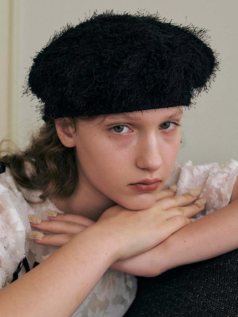Poejidam Wavy Fringe Beret In Black