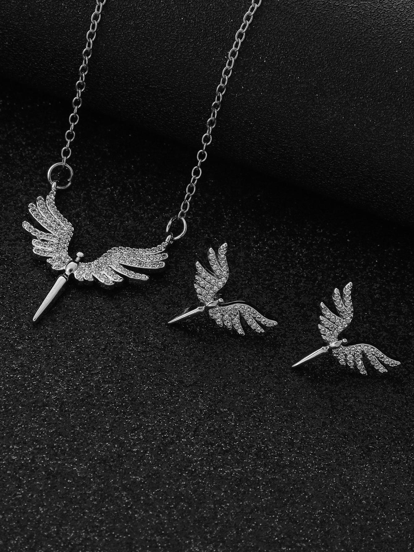 

Комплект свадебных украшений «Крылья ангела» с цирконами: Ожерелье и серьги