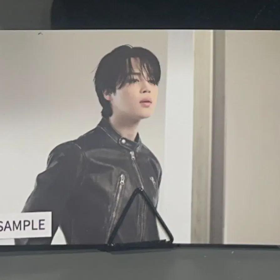 

BTS Jimin Exhibition Ожерелье Poca+серьги Foca Batch