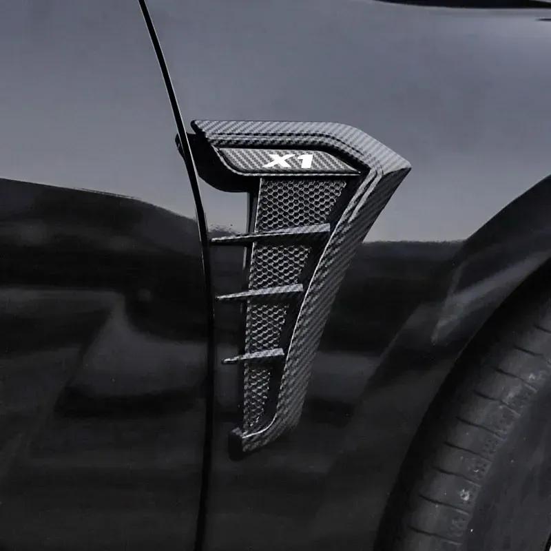Pour BMW X1 Accessoires de voiture Noir Carbone Garde-boue de voiture Évents latéraux Prise d'air Grille Autocollant Couvercle