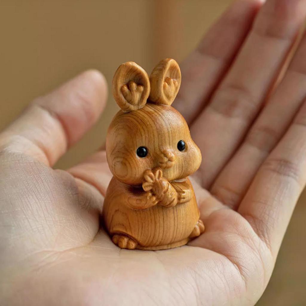 Handheld Zodiac Animal Thuja Wood Carvings: Cute Office Desk Healing Gifts