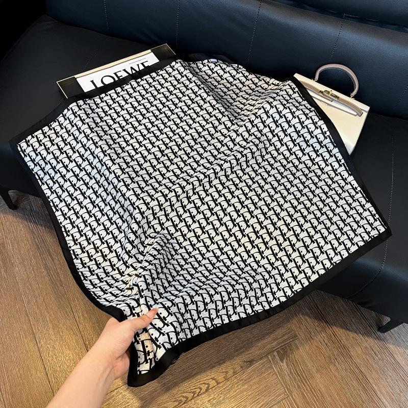 New silk scarf women's fashion versatile high-end small square scarf Korean version neck protection scarf spring and autumn retro scarf binding bag