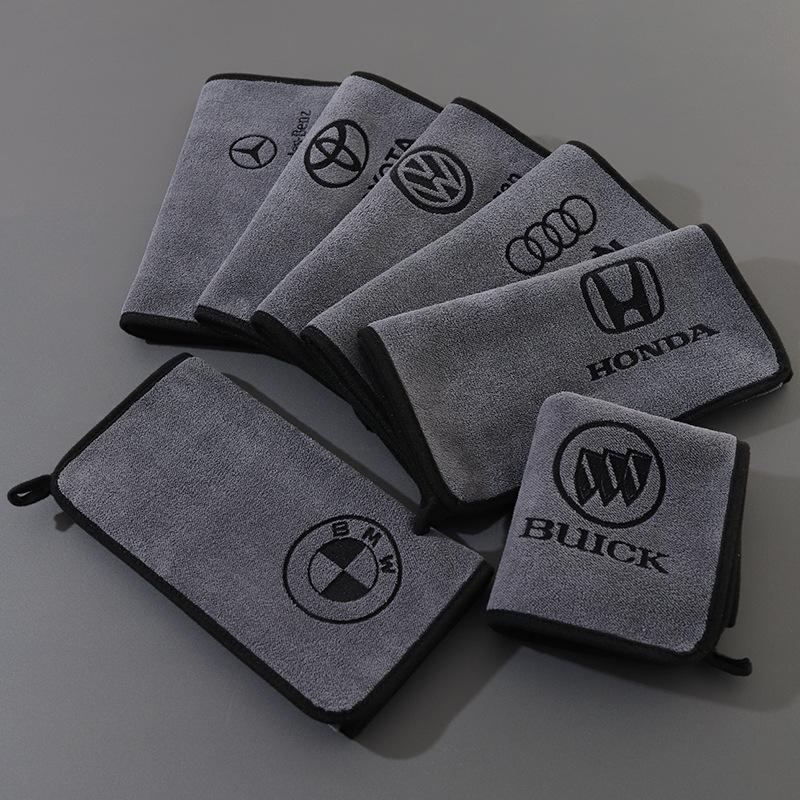 Толстое впитывающее полотенце с логотипом для салона автомобиля