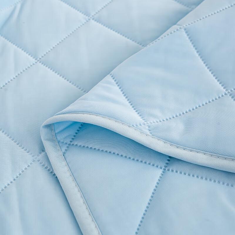 Louis Kellog Cooling Summer Quilt