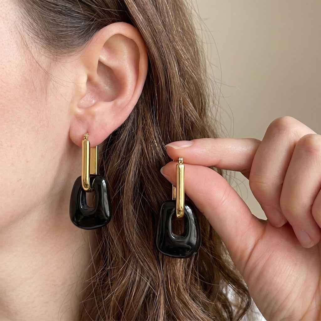 Elegant European & American Geometric Resin Earrings: High-End Fashion with Exquisite Imitation Beeswax Detail