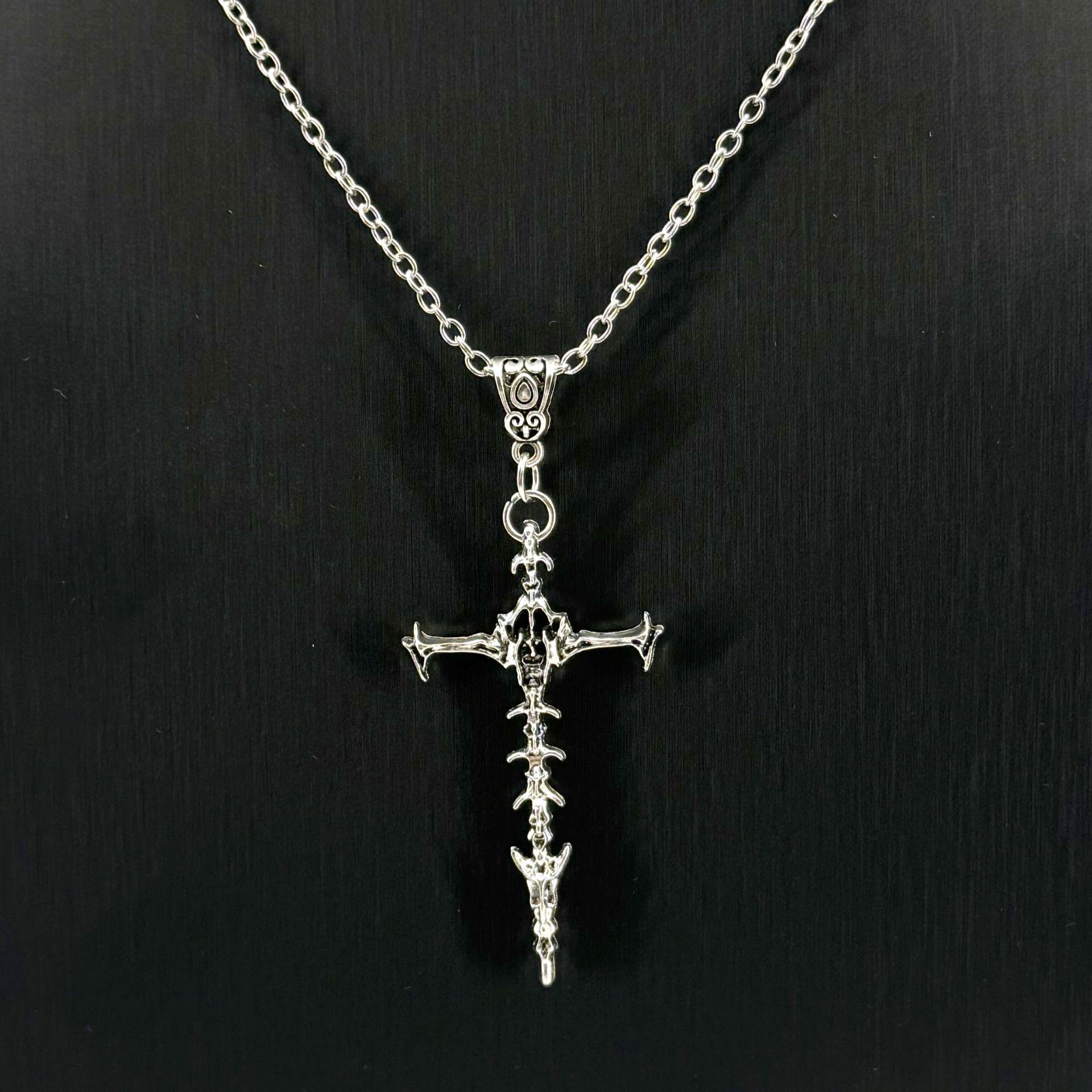 

Skull Cross Gothic Choker Necklace - Retro Dark Clavicle Pendant for Sweaters срібний