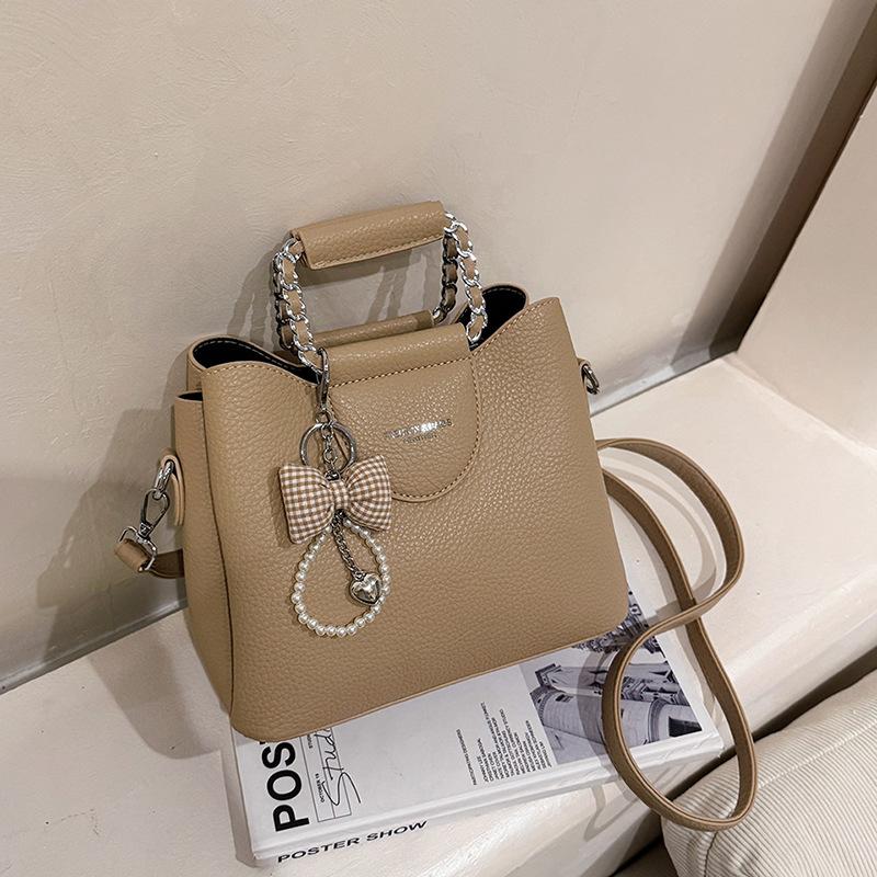 The New Women's Bag Is Fashionable and Trendy, and the Hand-held One-shoulder Oblique Span Tote Bag Is Fashionable.