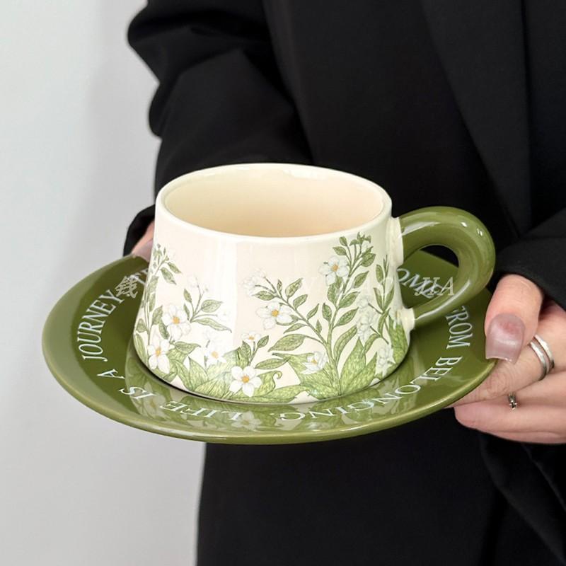 Retro keramické šálky a podšálky, Starožitná olejomalba, Zelená konvalinka, Šálek a podšálek na kávu, Odpolední čaj ve stylu Hepburn