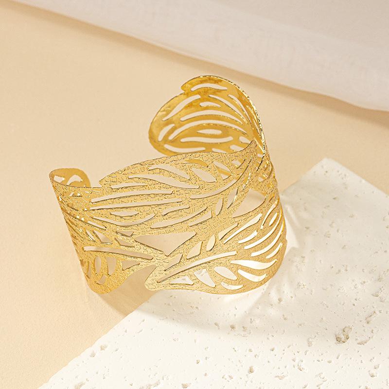 Women's Retro Leaf Open Bangle: Hollowed-Out Design Bracelet
