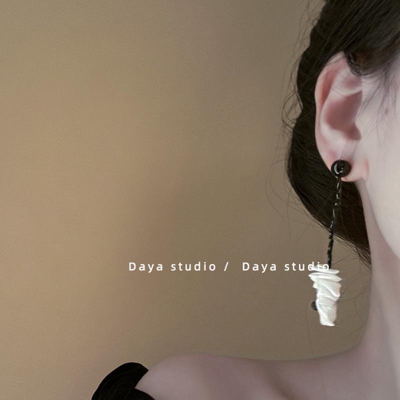 Women's Black Beaded Seashell Stud Earrings - Niche Cold Style Design, High-End Jewelry for Besties