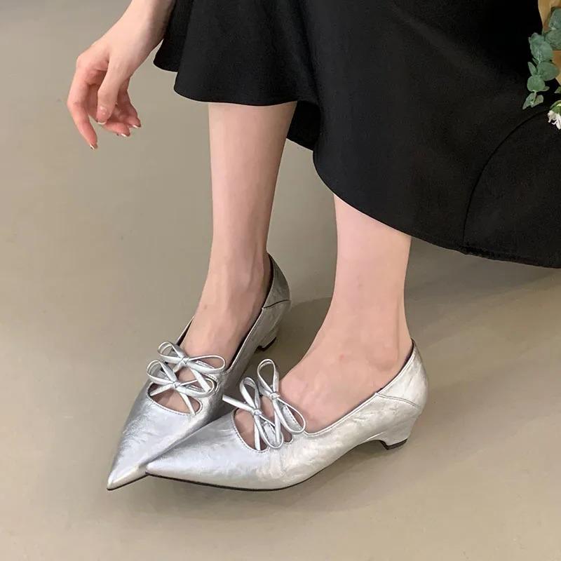 Mode Elegant Spitzschuh Doppelschleife High Heels Damen Mode Ausgehöhlte Flache High Heels Bequeme Weiche Leder Schuhe mit niedrigem Absatz