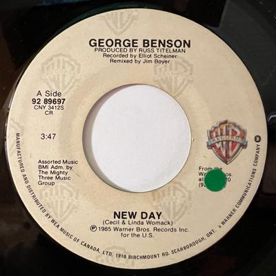 7inch Record GEORGE BENSON - New Day / No One Emotion 9289697 Warner Bros. Re 1985 Canada Soul/Funk Used