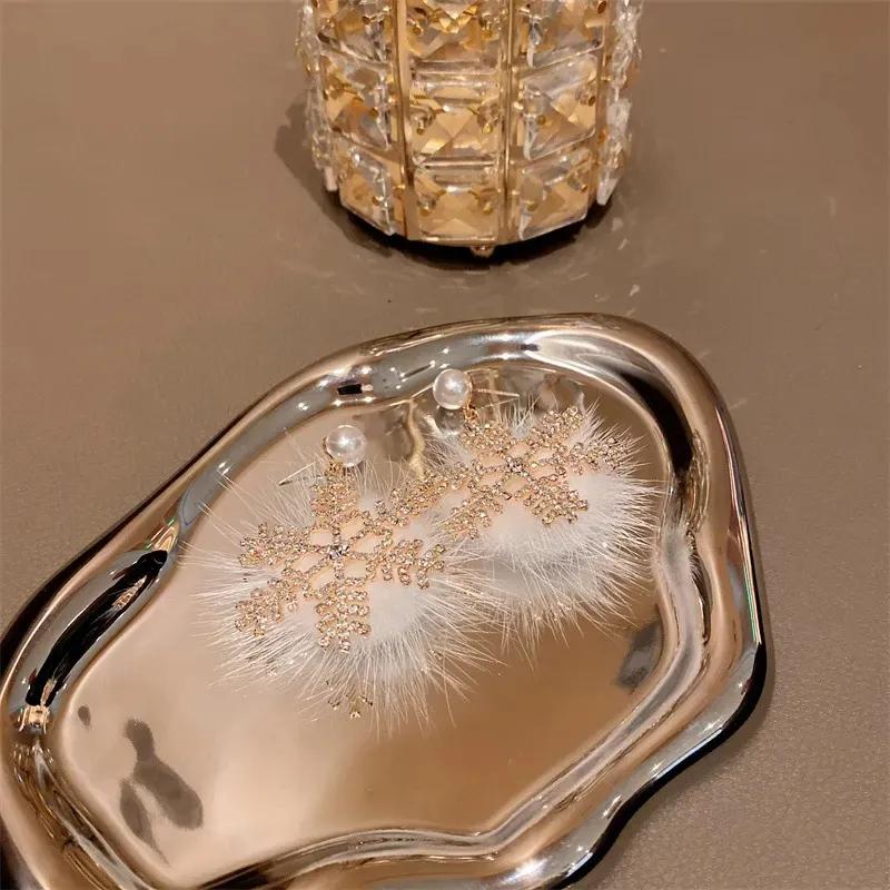 1Pair New Trend Element Earrings Temperament Senior Zircon Pearl Snowflake Earrings Princess Wind Stud Earrings Xmas