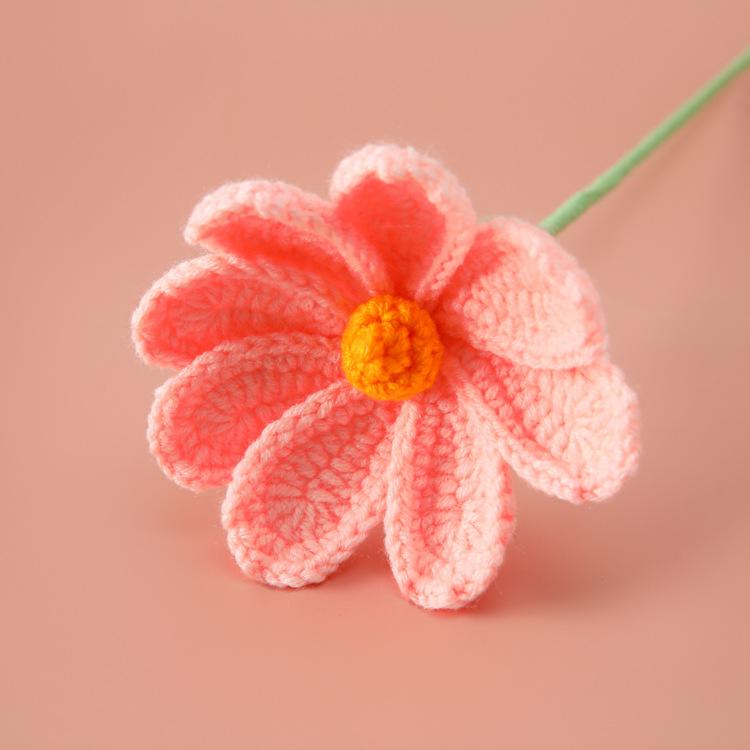 1Pcs Crochet Lily Flowers Creative Hand-knitted Lilies Flower Bouquet Wedding Party Home Decor