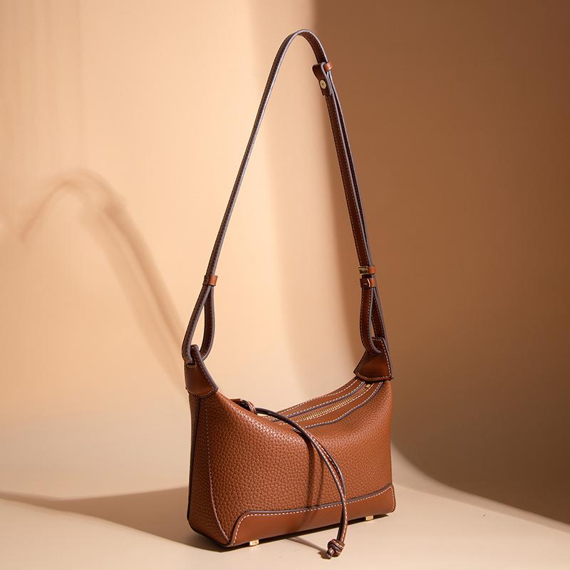 2024 New Trendy Dumpling Bag Crossbody Bag with Lychee Pattern, Versatile Fashionable Casual Women's Bag with a Luxurious and Sophisticated Feel