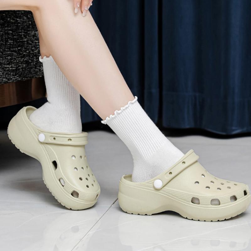 Naiste platvormiga Coros kingad, moekad uued suvised vabaõhusandaalid, pealepandavad